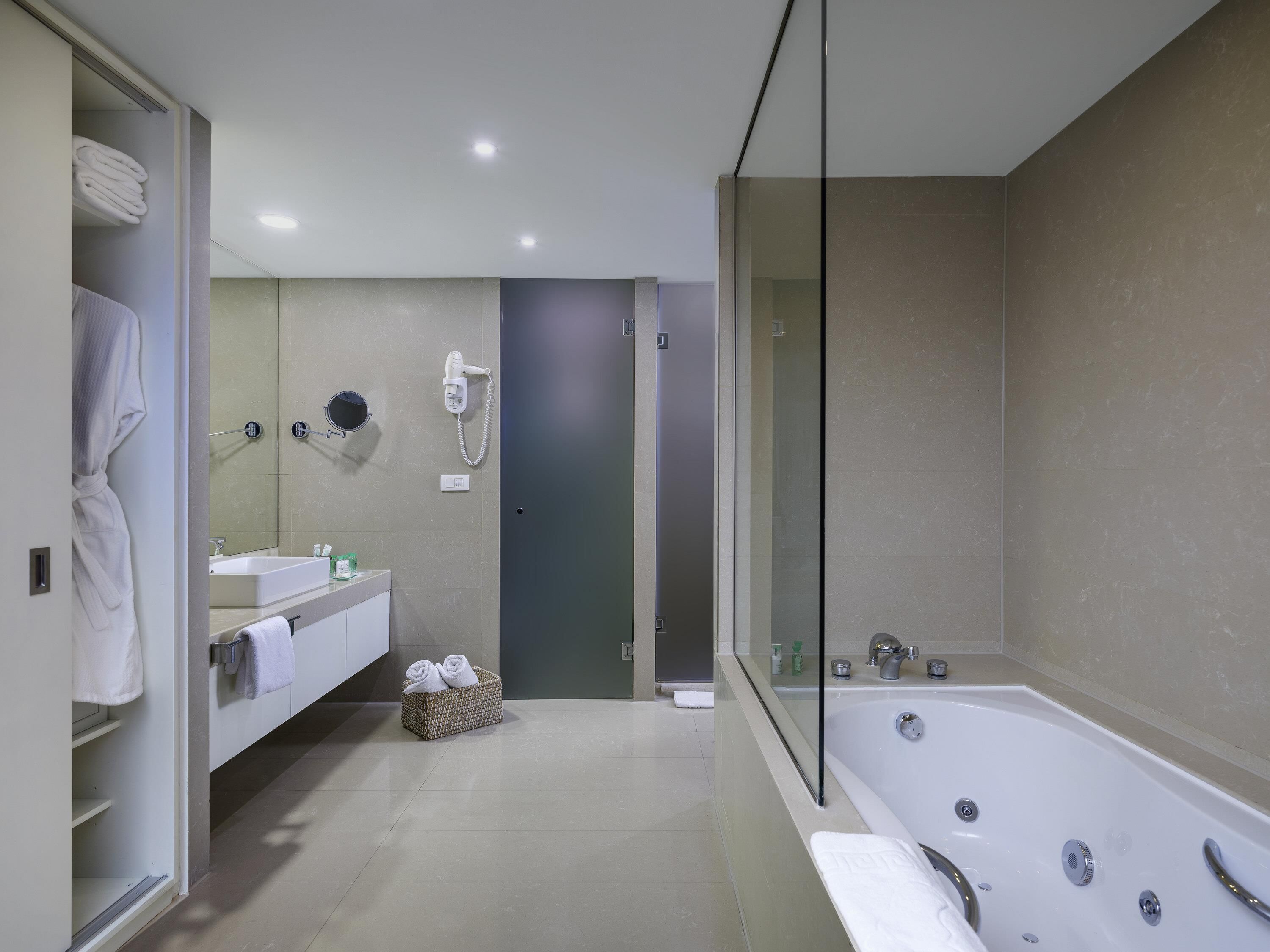 Deluxe Room, Sea View | Premium bedding, down comforters, memory foam beds, minibar