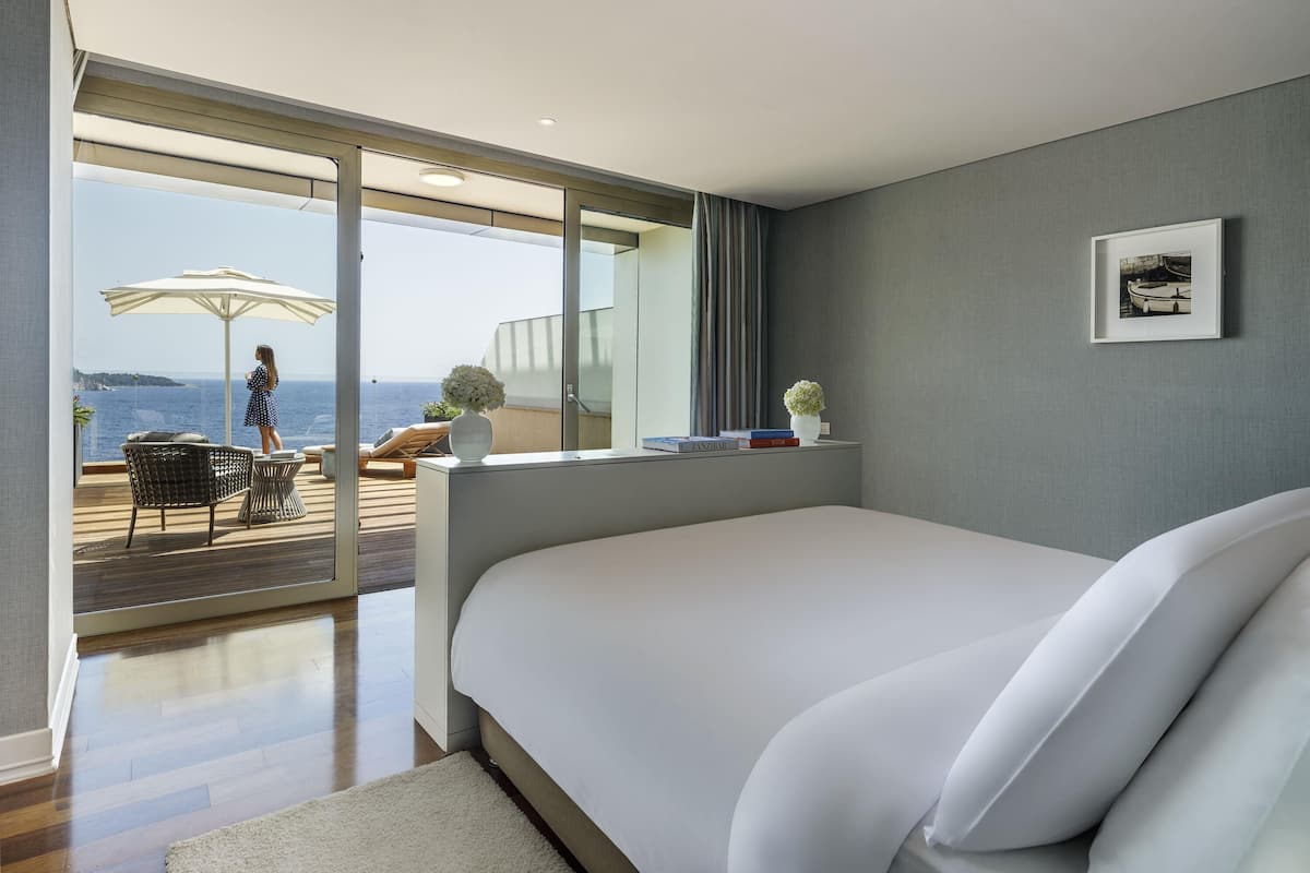 ห้องดีลักซ์, เตียงใหญ่ 1 เตียง, วิวทะเล | เครื่องนอนระดับพรีเมียม, ผ้านวมขนเป็ด, เตียงเมมโมรีโฟม, มินิบาร์