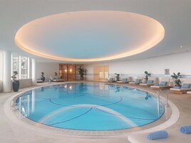 Piscina interna, piscina externa sazonal, barracas de cortesia