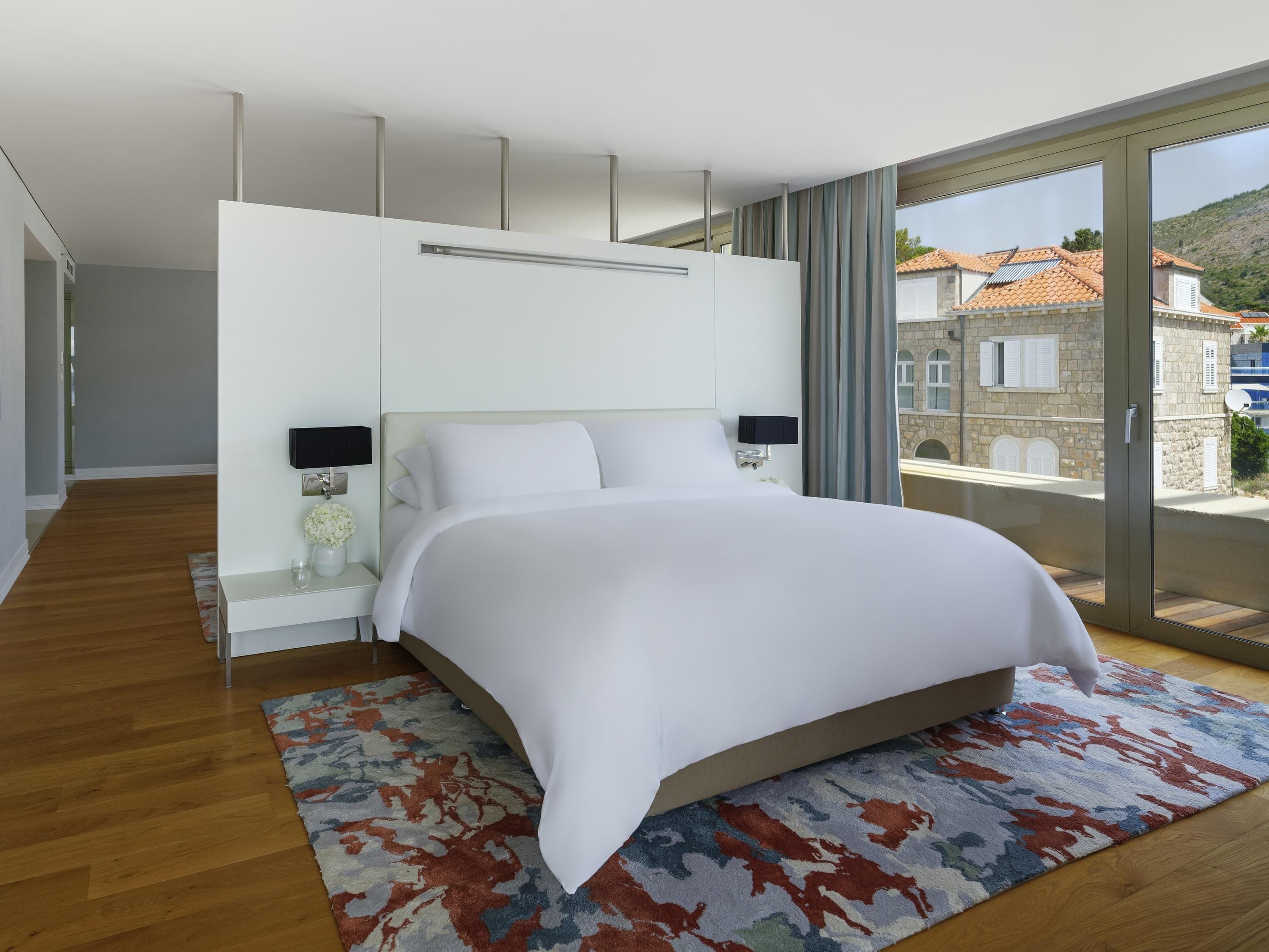 Executive Suite, 1 King Bed, Balcony, Sea View | Premium bedding, down duvets, memory-foam beds, minibar