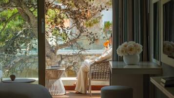 Kamar Klasik, 2 Tempat Tidur Twin, pemandangan taman | Seprai premium, selimut bulu angsa, busa memori, dan minibar