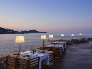 Se sirven desayunos, cenas y cocina internacional (con vistas al mar)