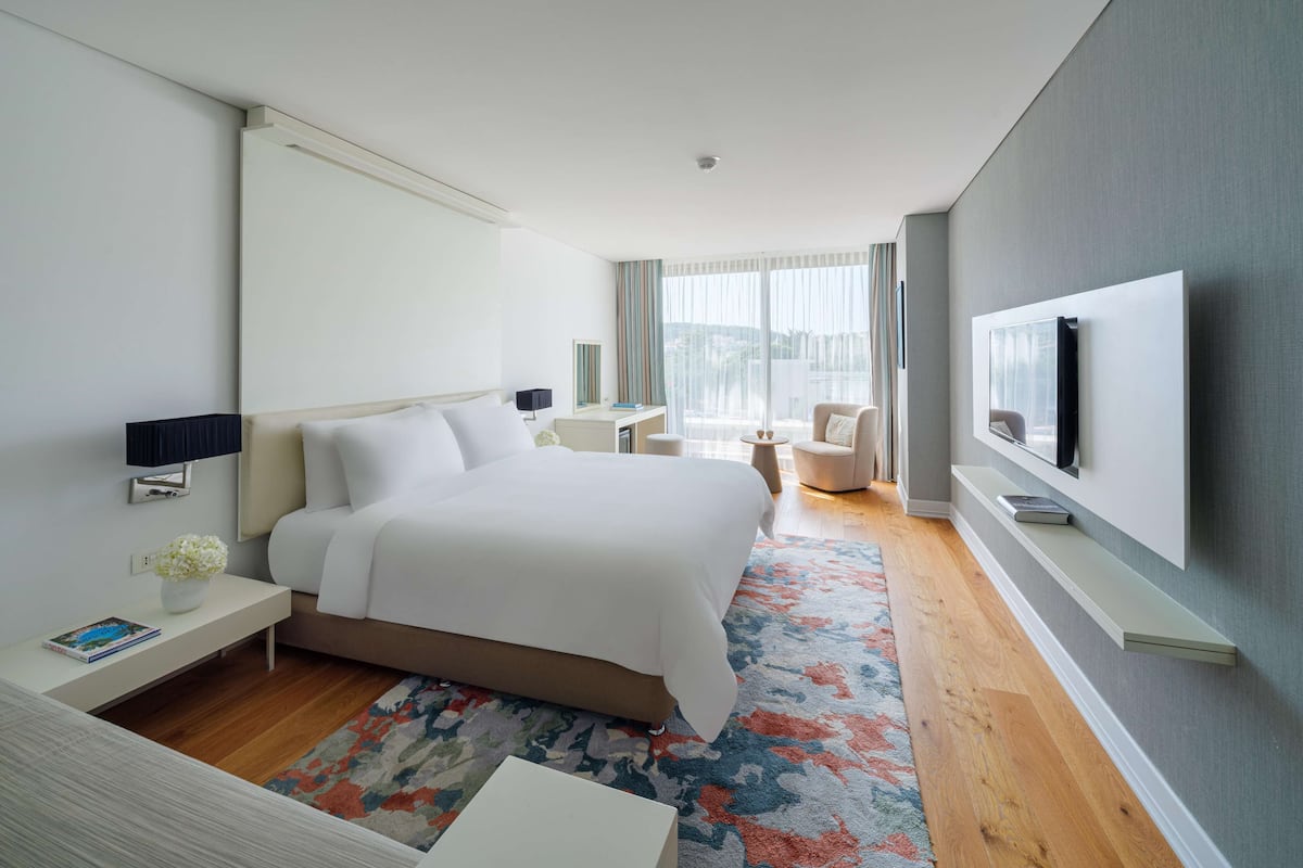Classic Room, 1 Double Bed | Premium bedding, down duvets, memory-foam beds, minibar