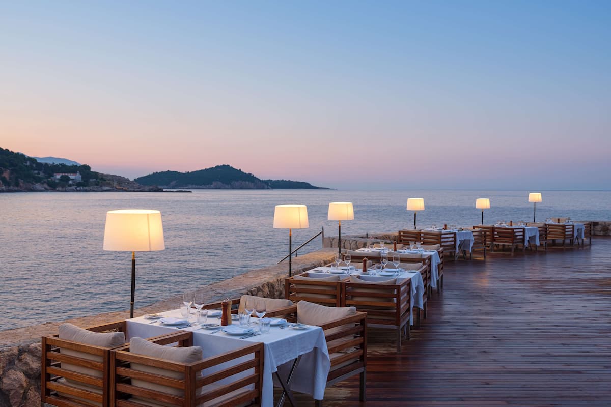 breakfast, dinner served; international cuisine, sea views