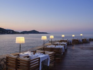 Breakfast, dinner served; international cuisine, ocean views  - Rixos Premium Dubrovnik (Dubrovnik)