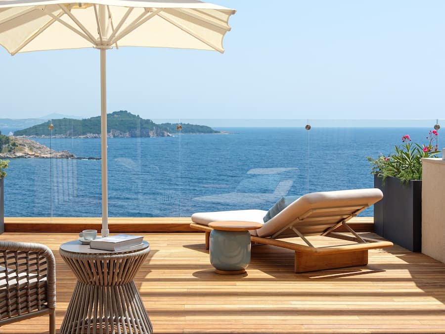 Deluxe Room, 1 Double Bed, Sea View | Premium bedding, down duvets, memory-foam beds, minibar