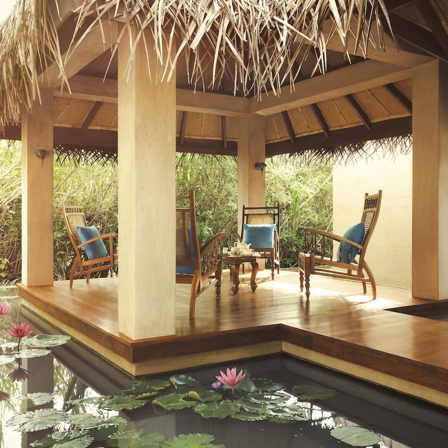 Couples treatment rooms, hot tub, body treatments, aromatherapy