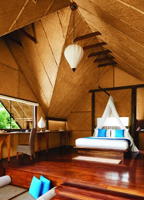 Premium bedding, minibar, in-room safe, desk