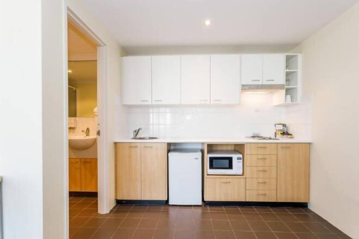 Private kitchen | Coffee/tea maker, fridge, microwave, electric kettle