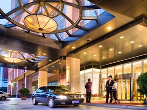 Front of property - Grand Mercure Beijing Central (Beijing)