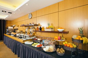 Petit déjeuner buffet servi tous les jours en supplément