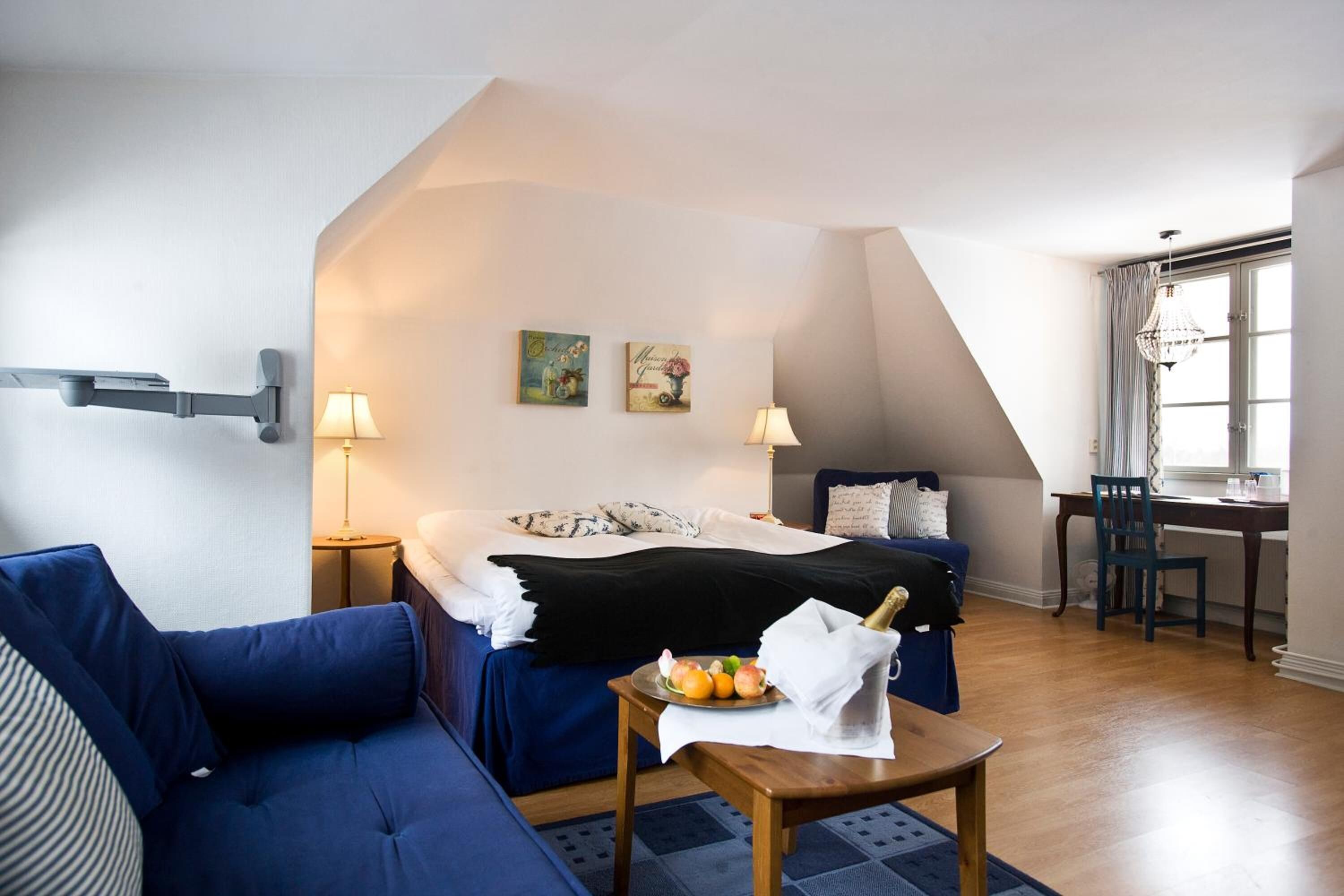 Bàn, truy cập Internet không dây miễn phí 