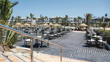 4 restaurants, breakfast, lunch, dinner served; Asian cuisine