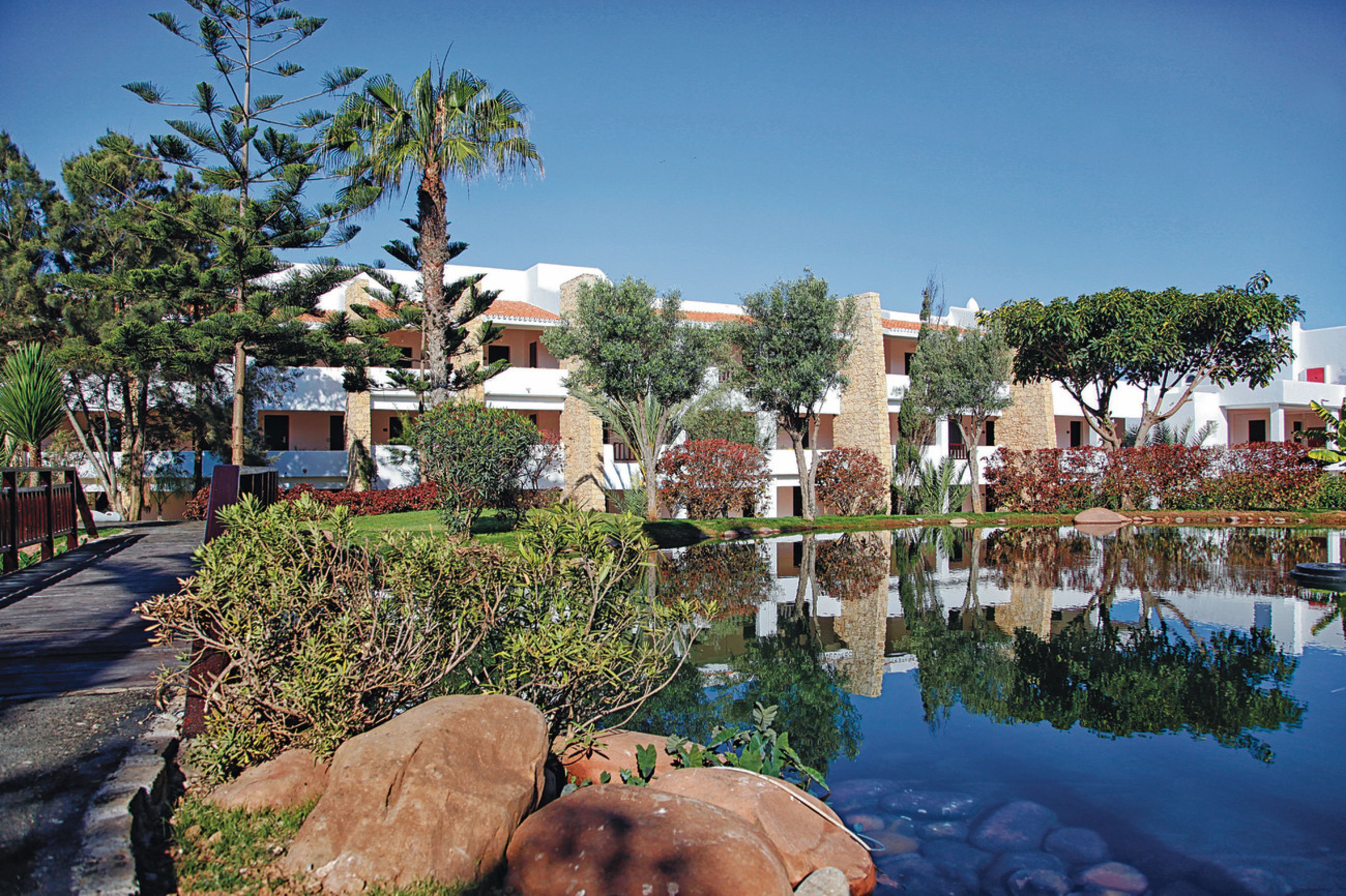 Piscine couverte, 3 piscines extérieures, parasols de plage