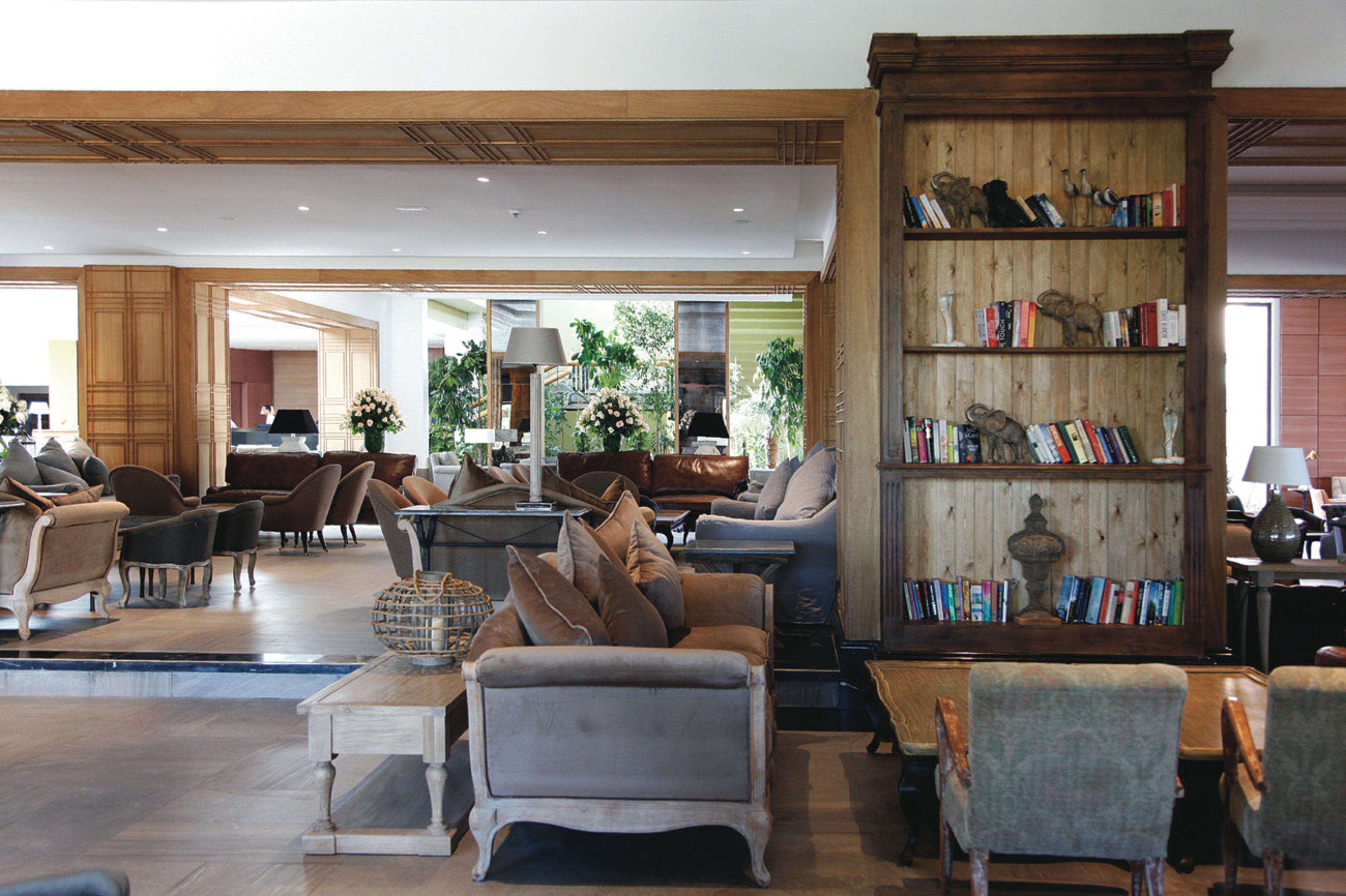 Lobby-lounge