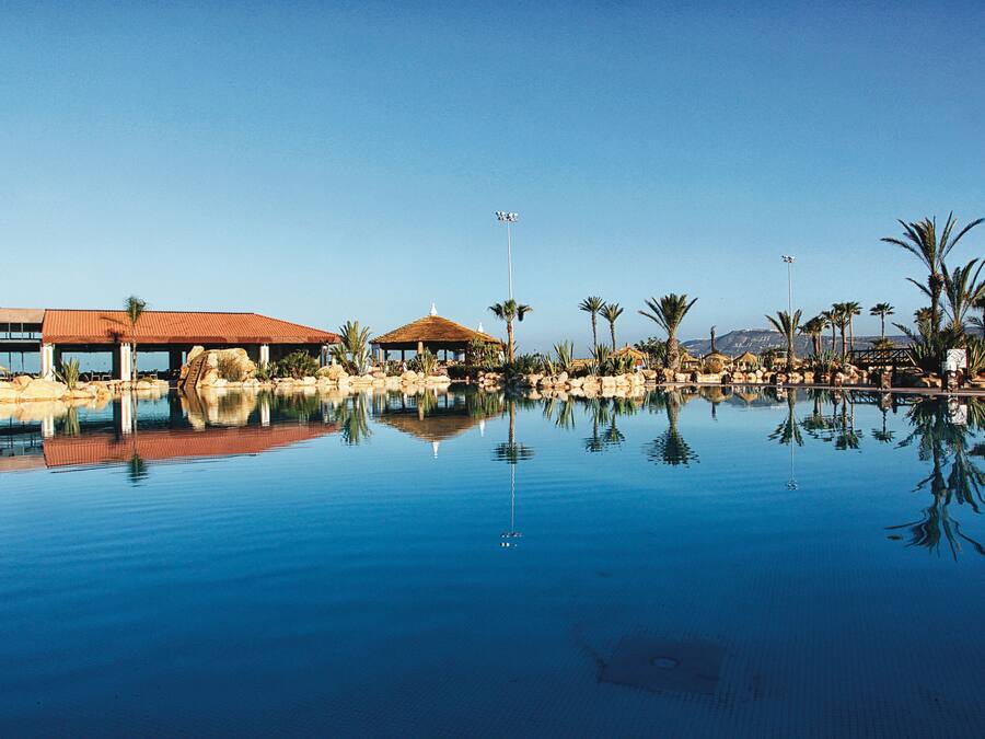 Indoor pool, 3 outdoor pools, pool umbrellas, pool loungers