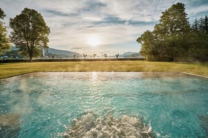 室內游泳池和室外游泳池