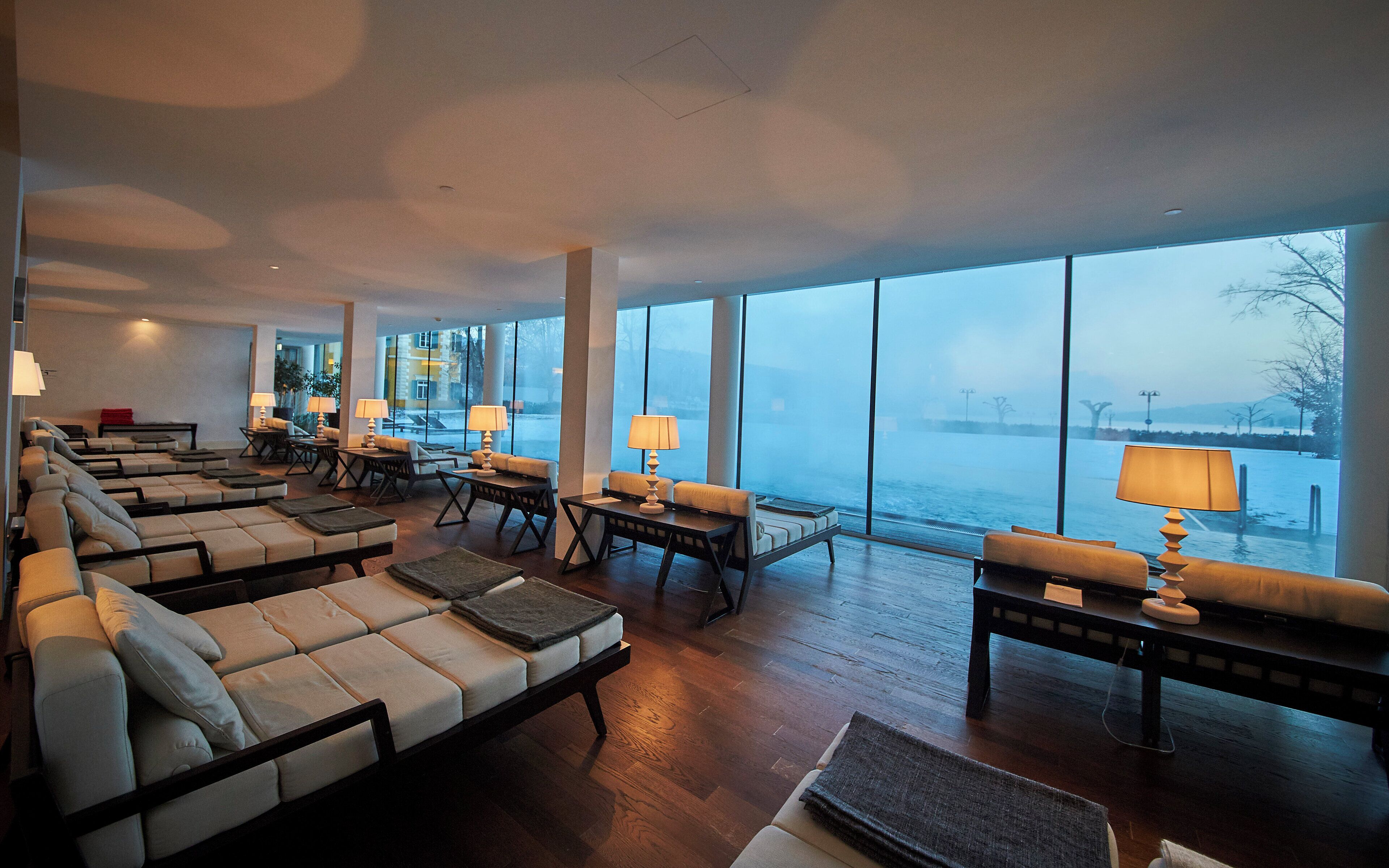 Sauna, bain à remous, hammam, soins corporels, massages sportifs