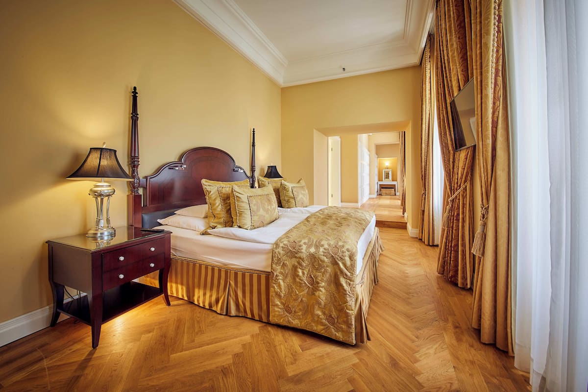 ห้องสวีท (Schloss) | ผ้าปูที่นอนฝ้ายอียิปต์, เครื่องนอนป้องกันสารก่อภูมิแพ้, ผ้าน วมขนเป็ด