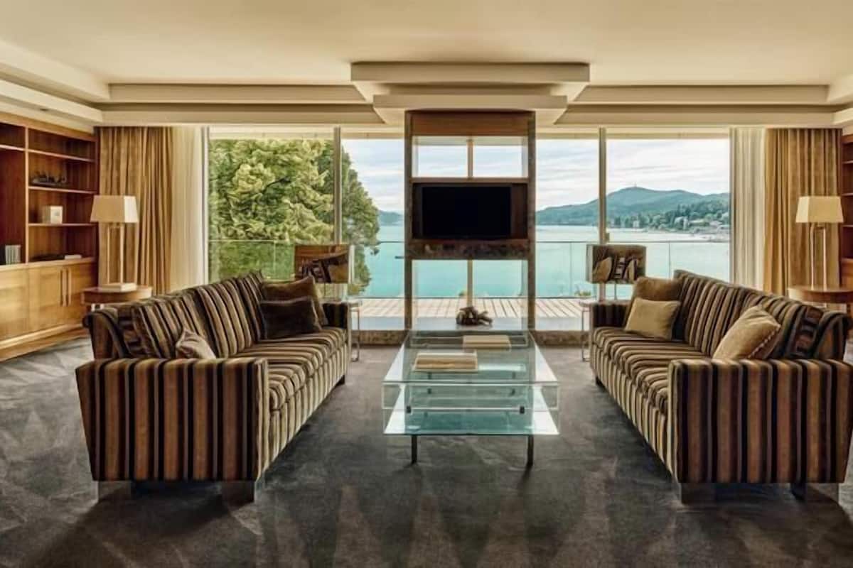 Suite (Infinity) | Living area