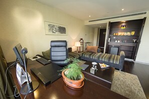 Suite superior | Centro de negocios en la habitación