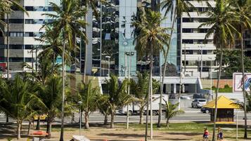 Private beach nearby, white sand, beach towels