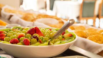 Free daily buffet breakfast