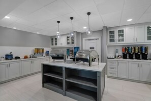 Free daily buffet breakfast  - Homewood Suites London Ontario (London)
