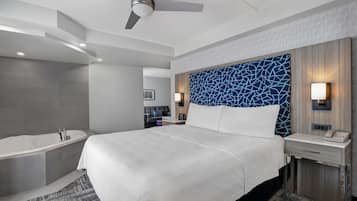 Studio, 1 King Bed, Non Smoking (Whirlpool) | Premium bedding, in-room safe, soundproofing, iron/ironing board