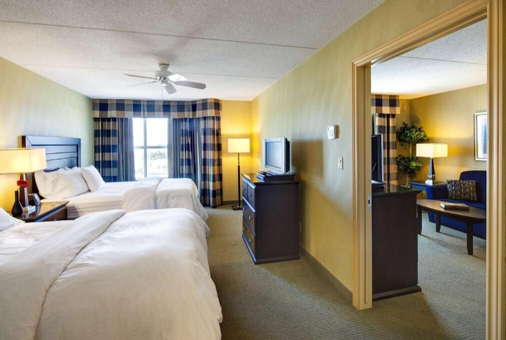 Sängtillbehör av högsta kvalitet och värdeförvaringsskåp på rummet