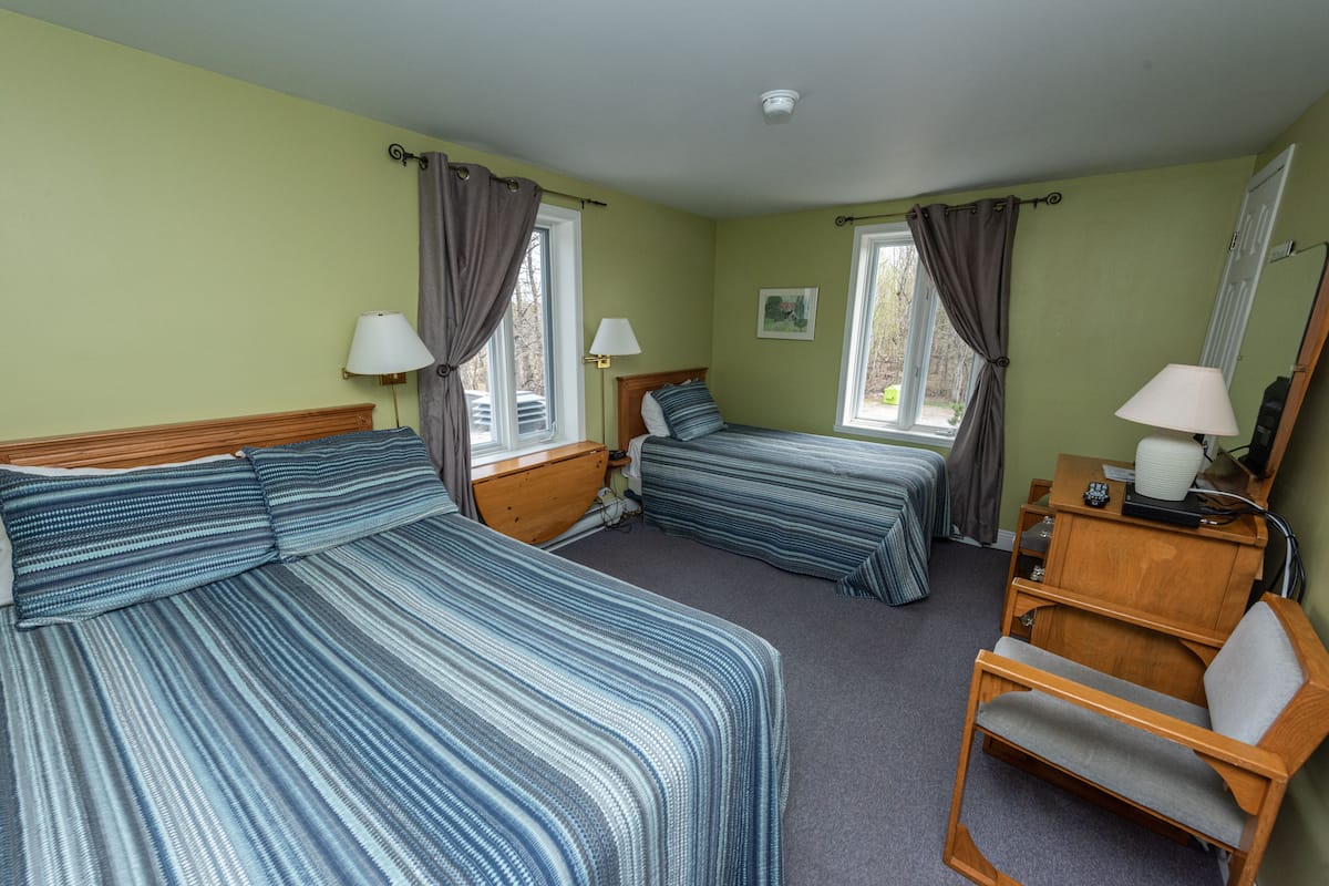 Intermediate, One Double Bed and One Single Bed | Desk, soundproofing, iron/ironing board, free WiFi