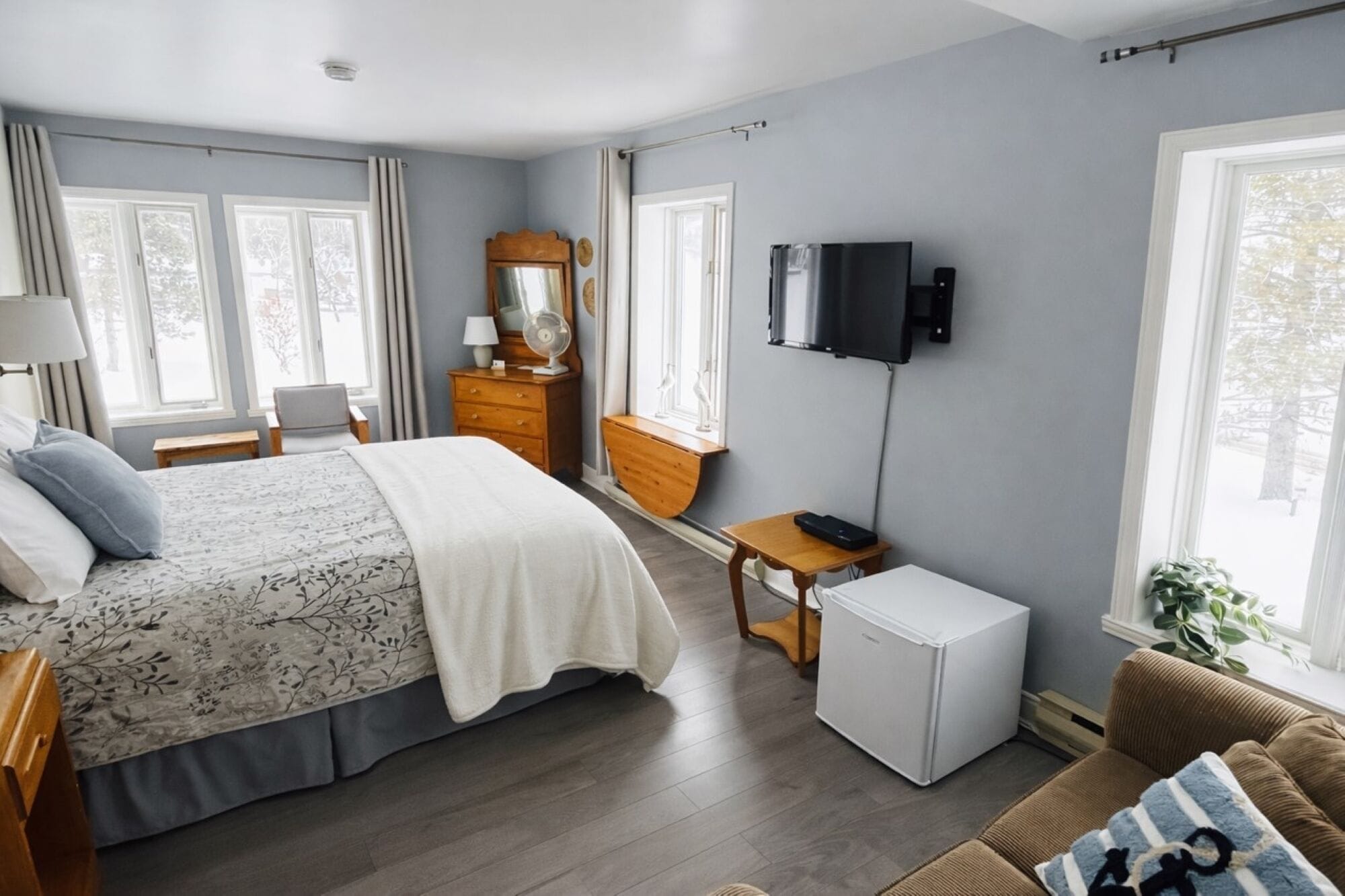 Desk, soundproofing, iron/ironing board, free WiFi