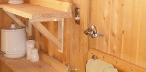 Room (Cottonwood room) | Bathroom | Shower, towels - Silver River Adobe Inn (Farmington)