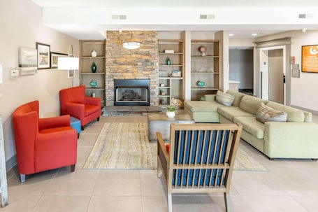 Hall. Country Inn & Suites by Radisson, Smyrna - Atlanta Northwest