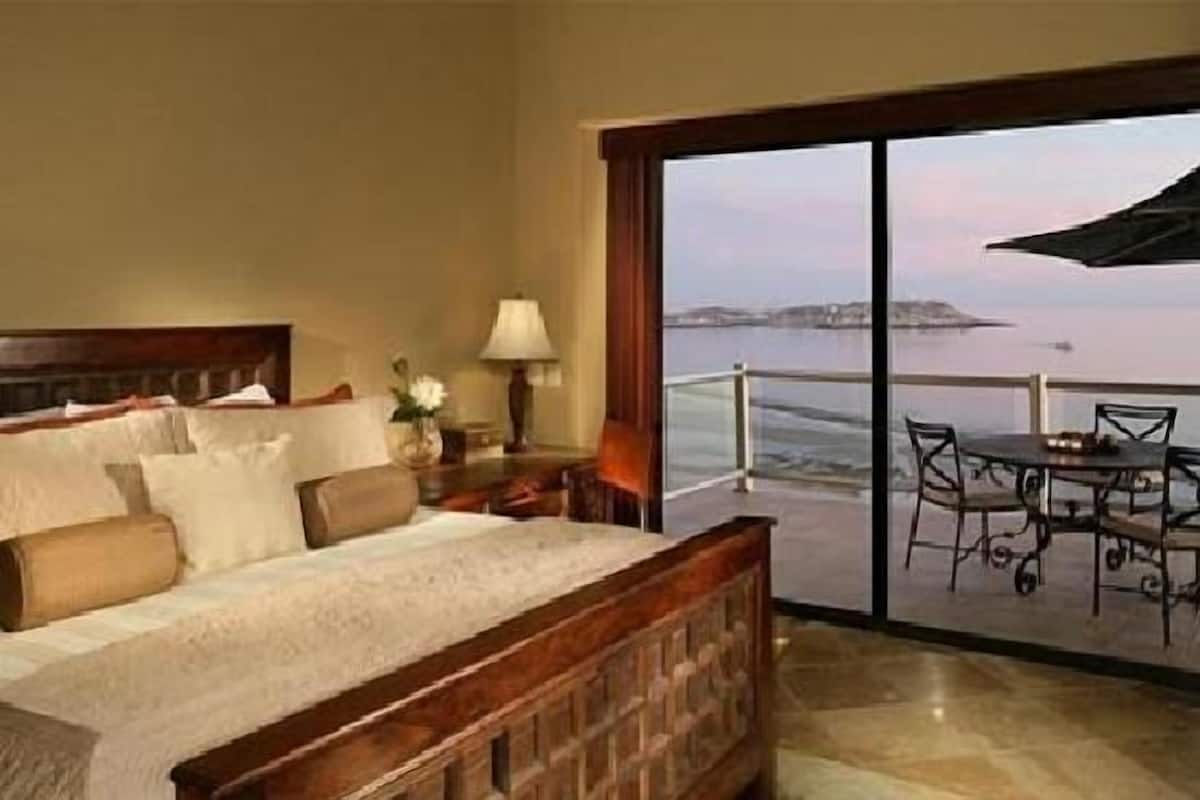 3 bedrooms, premium bedding, down duvets, in-room safe