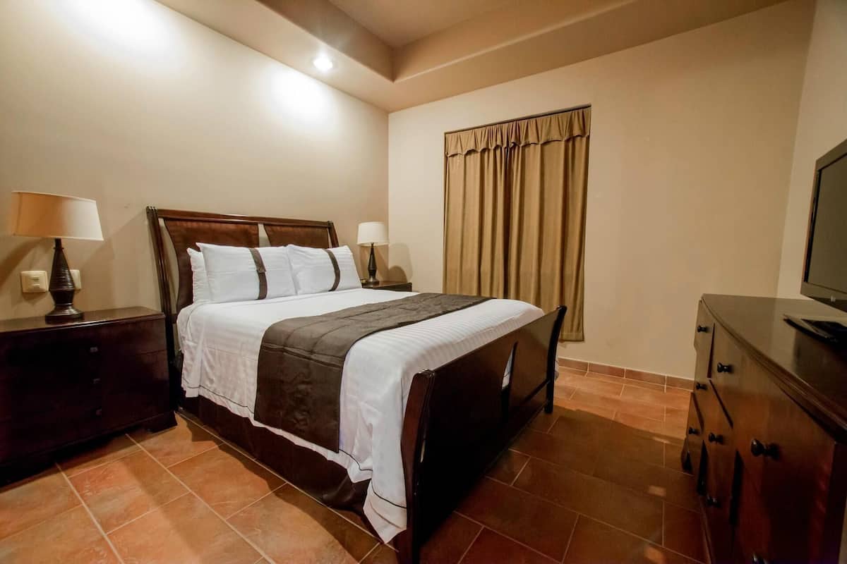 3 bedrooms, premium bedding, down duvets, in-room safe