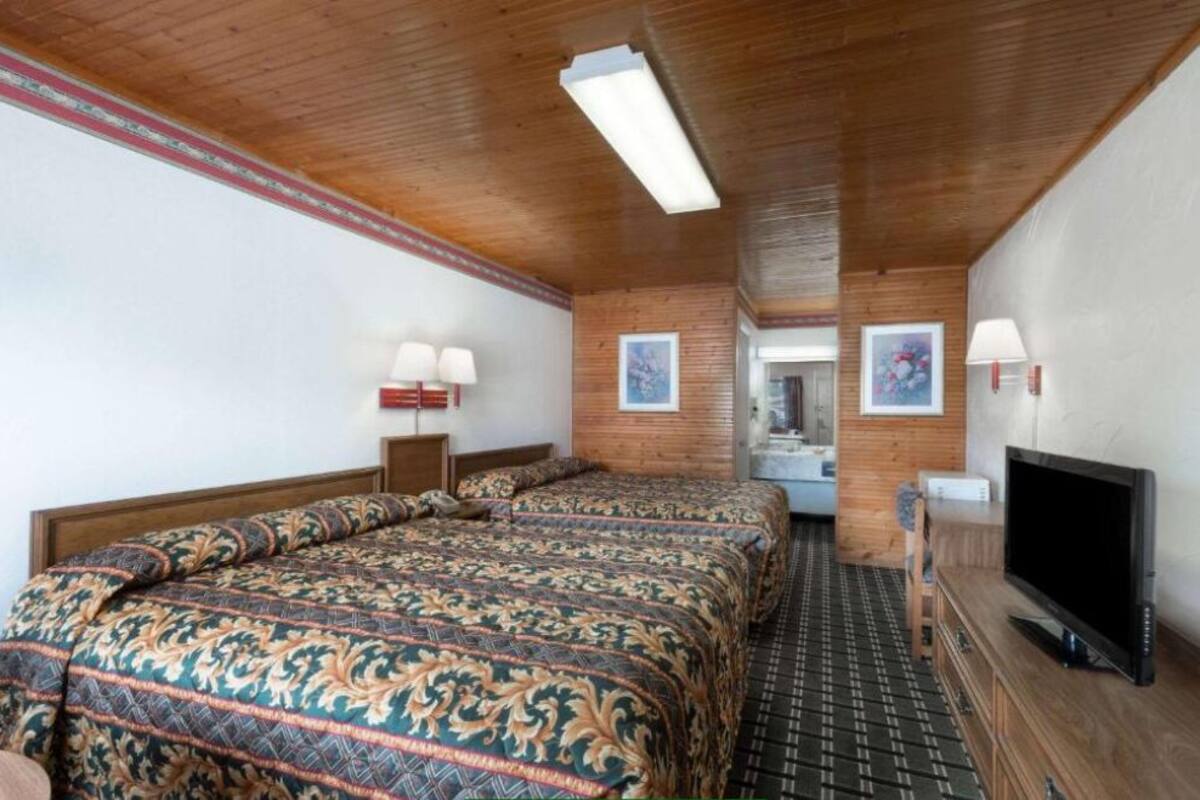 Room, 2 Queen Beds, Non Smoking | Desk, blackout drapes, iron/ironing board (on request), WiFi (free)