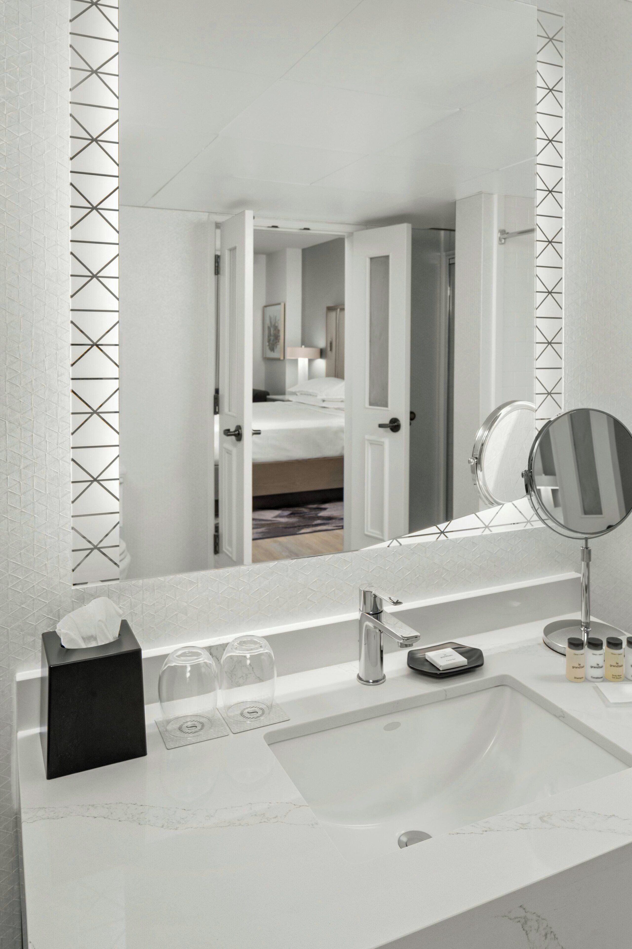 combined shower/bathtub, free toiletries, hair dryer, towels