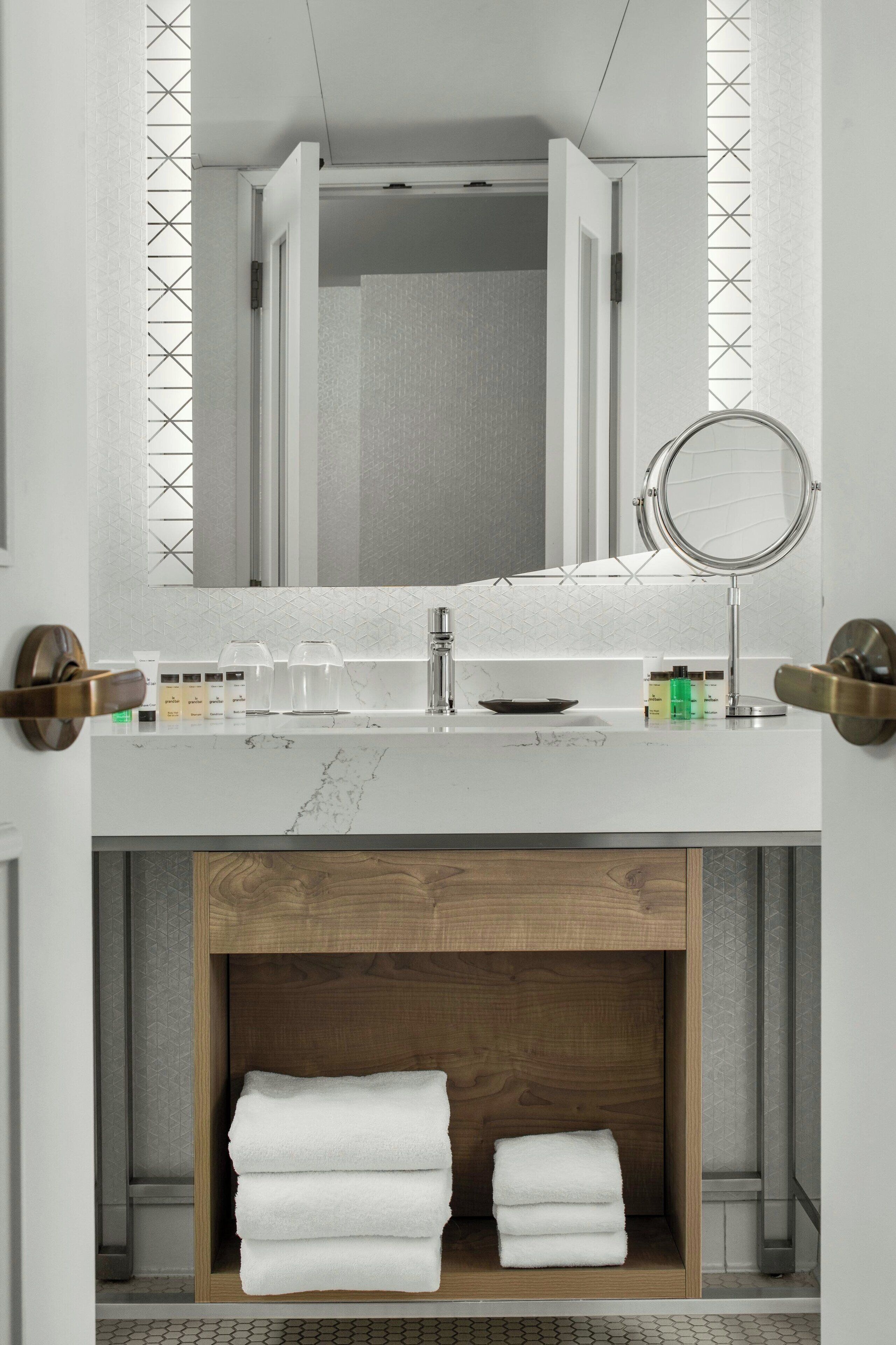 combined shower/bathtub, free toiletries, hair dryer, towels