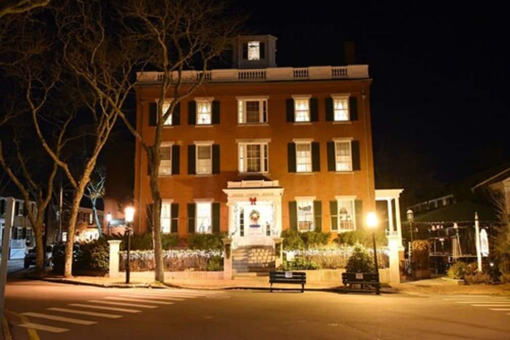 Jared Coffin House