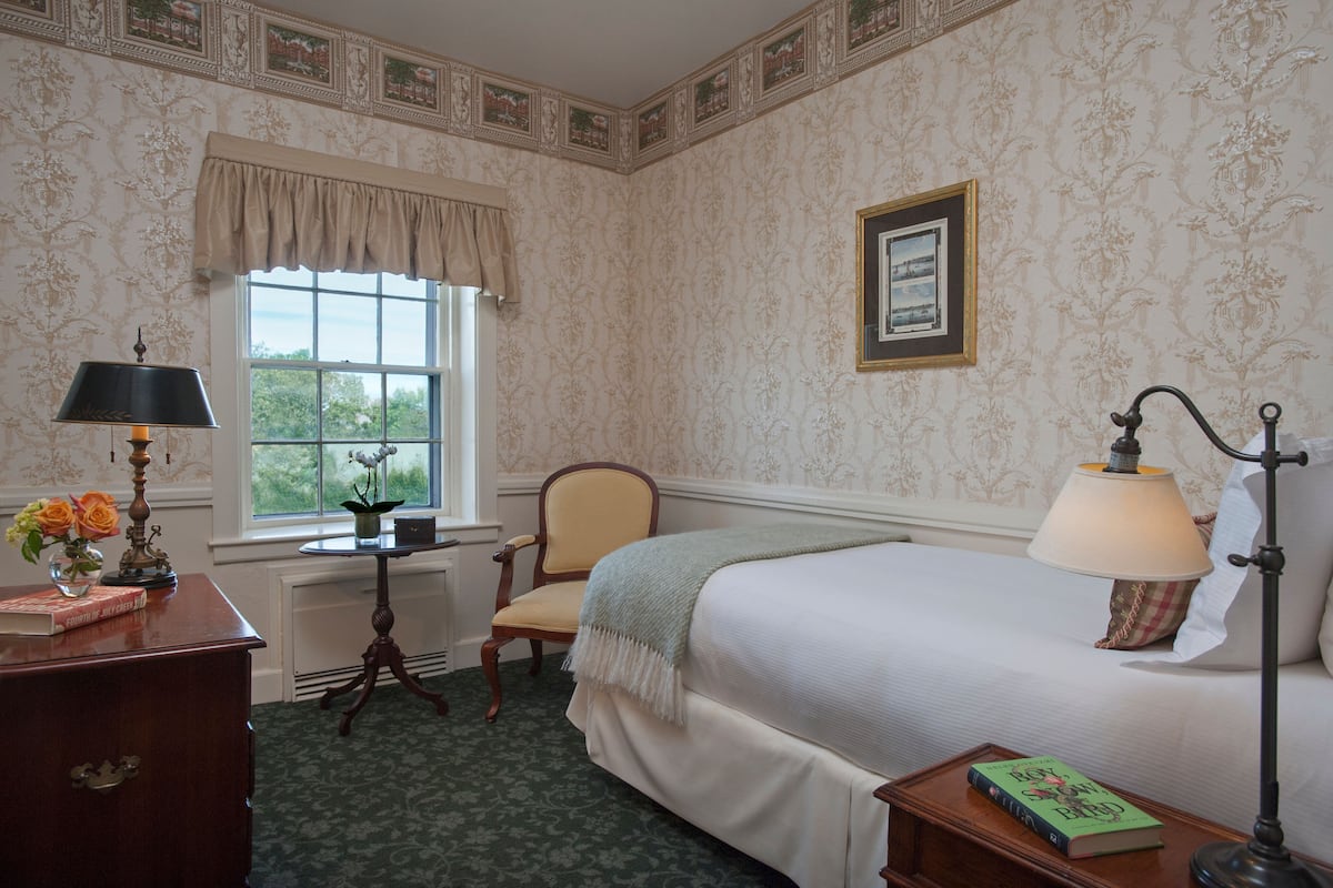 Single Guest Room - Main Building | Hypo-allergenic bedding, desk, iron/ironing board, free WiFi