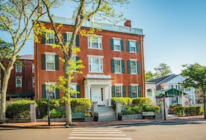 Front of property - Jared Coffin House (Nantucket)