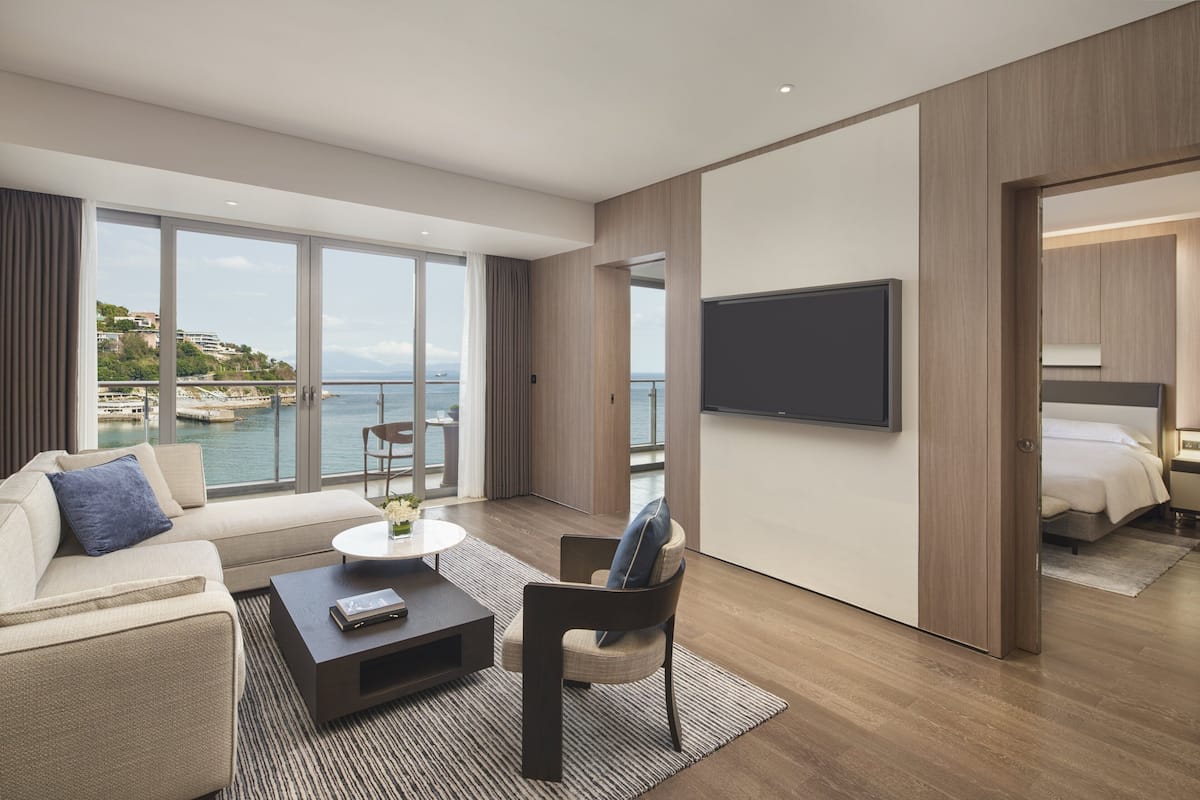 Suite, 1 slaapkamer, balkon, uitzicht op oceaan | 1 slaapkamer, luxe beddengoed, donzen dekbedden, een minibar