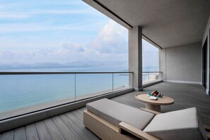 A modern balcony with a view of the sea and mountains. - InterContinental Shenzhen Dameisha Resort by IHG (Shenzhen)