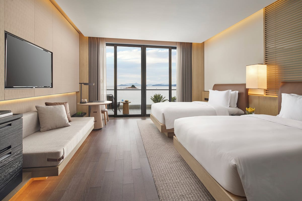 ห้องคลาสสิก, เตียงเดี่ยว 2 เตียง, ใช้คลับเลานจ์ได้, วิวทะเล (High Floor) | เครื่องนอนระดับพรีเมียม, ผ้านวมขนเป็ด, มินิบาร์, ตู้นิรภัยในห้องพัก