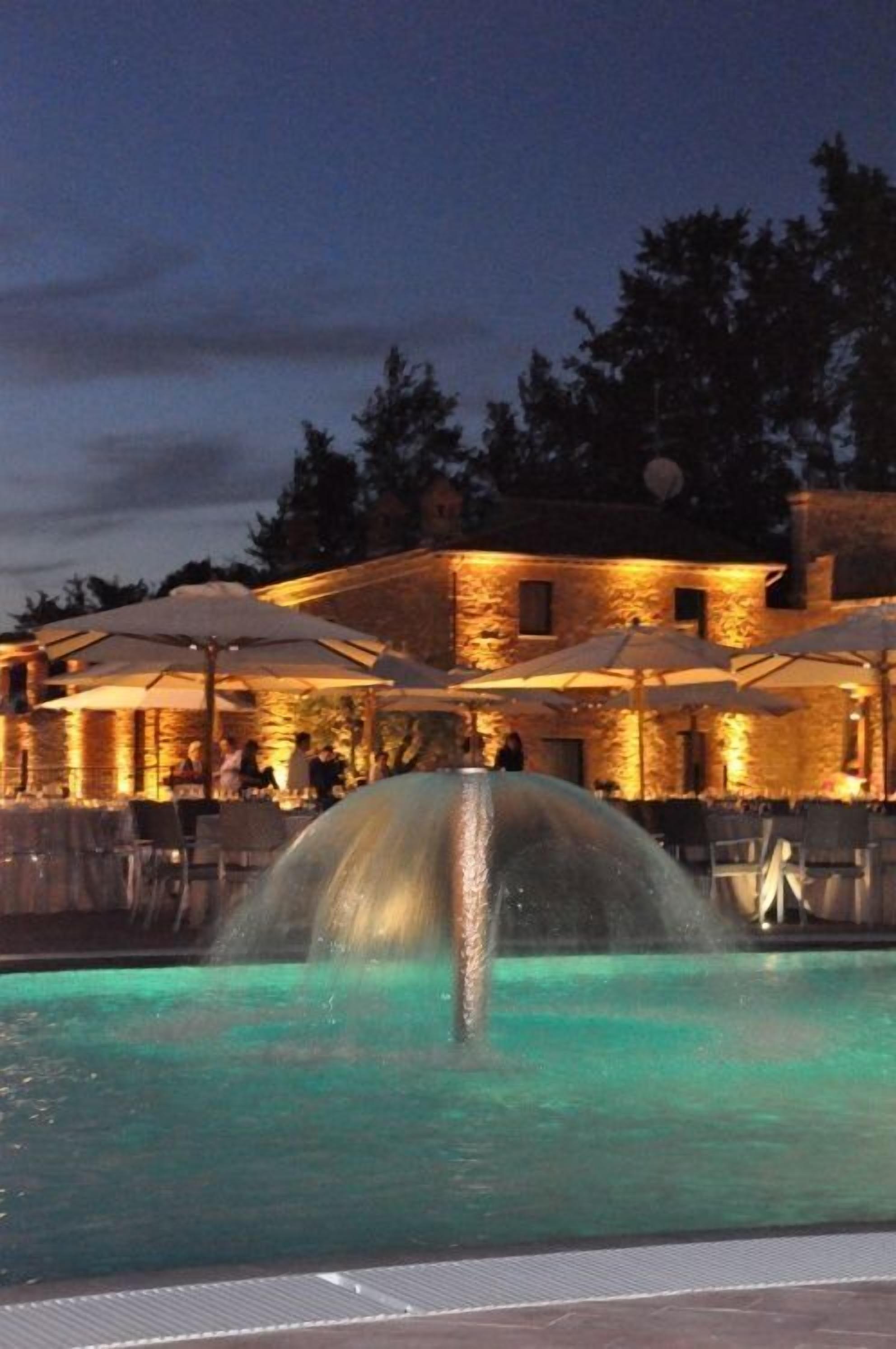 Indendørs pool, sæsonbestemt udendørs pool