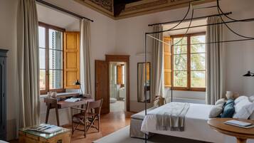 Minibar, Zimmersafe, Schreibtisch, Babybetten