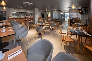Breakfast, lunch and dinner served - City Express by Marriott Ciudad de México EBC Reforma (Mexico City)