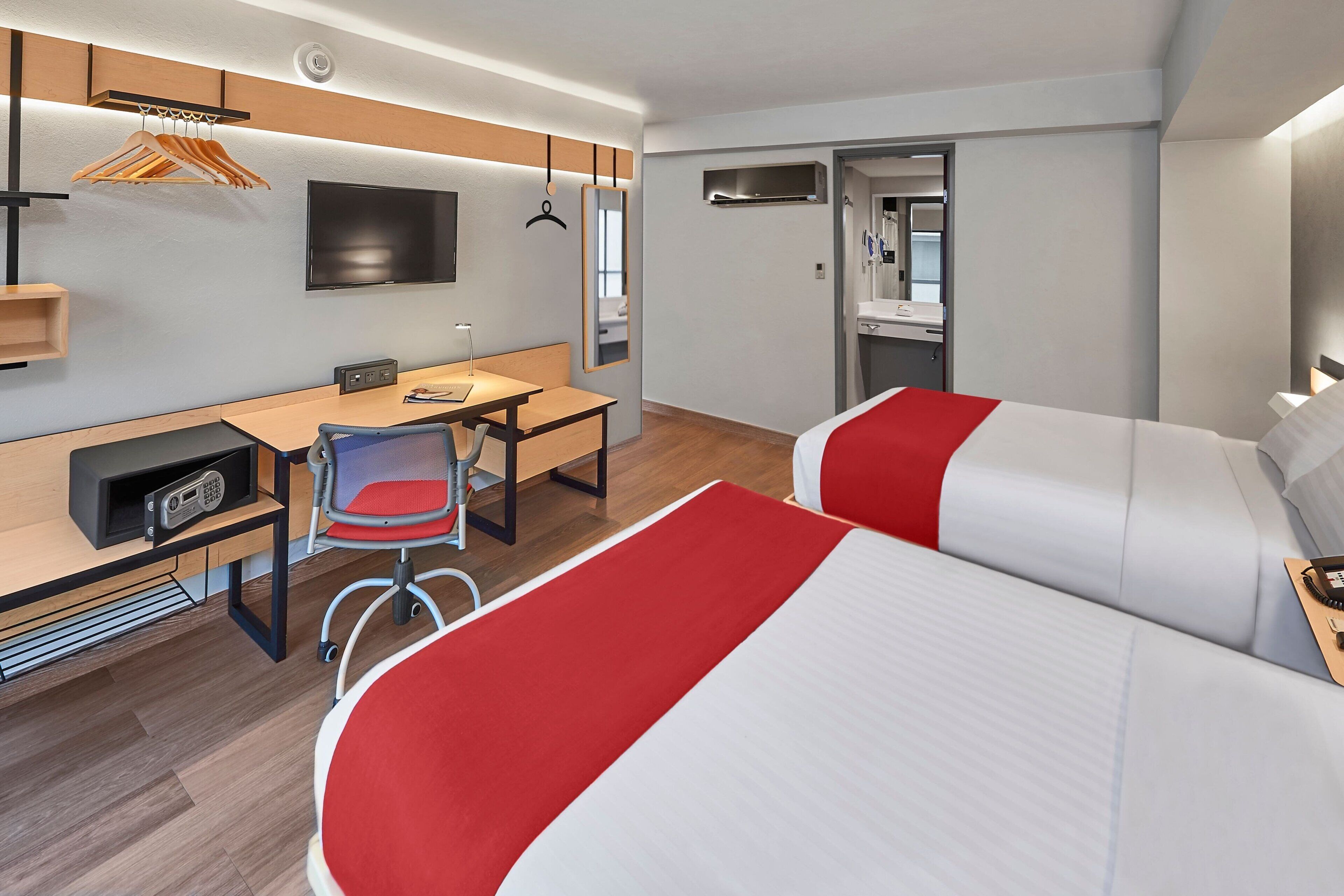 Down comforters, in-room safe, desk, blackout drapes