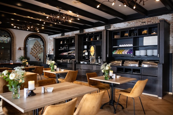 Petit déjeuner continental servi les week-ends (16.95 EUR par personne)